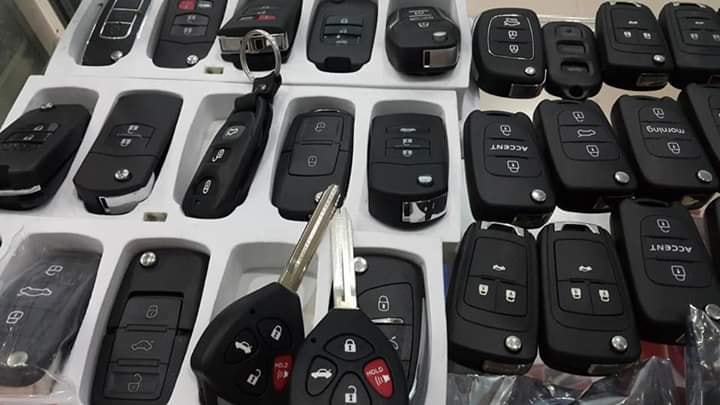 Thợ sửa khóa ô tô Bình Dương uy tín chuyên nghiệp
