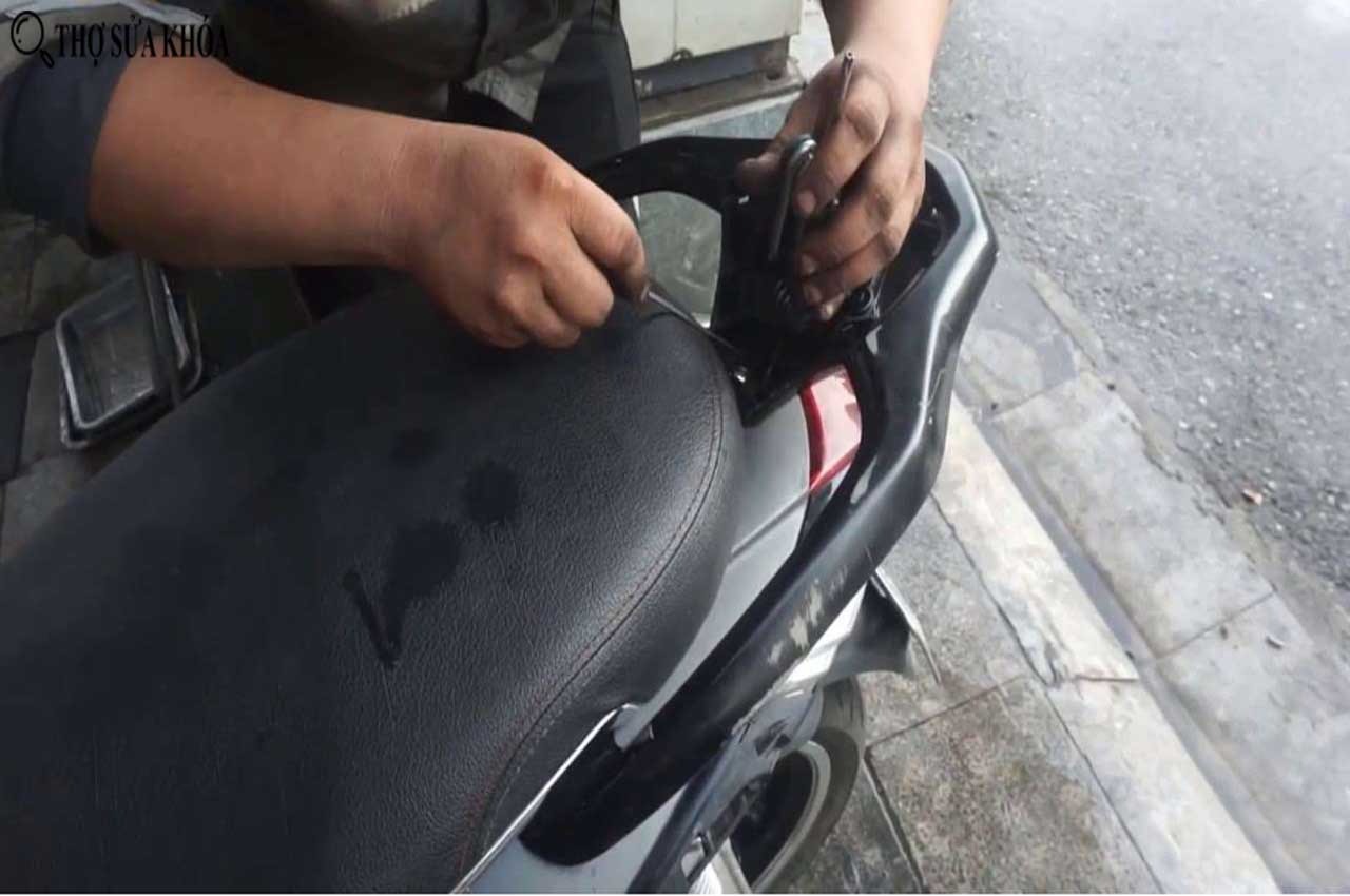 Mở Khóa Cốp Xe Máy Thuận An