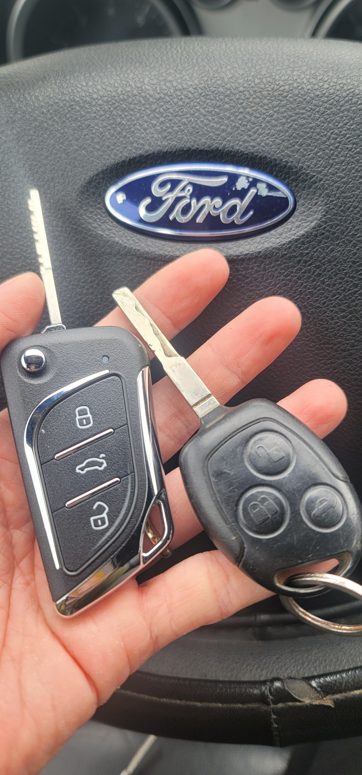Làm Khóa Xe Ô tô Fortuner Phú Lợi Giá Rẻ