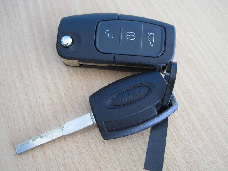 Làm Khóa Xe Ô tô Fortuner Phú Lợi Giá Rẻ
